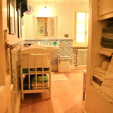 Affittacamere Alle Rive Bed'n'books Apt 3*